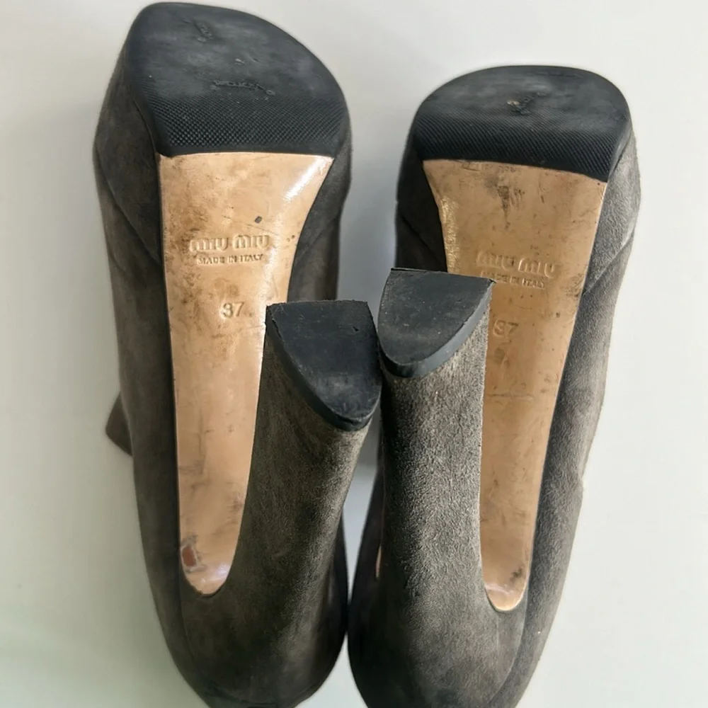 Miu Miu Suede Ankle Boots with Platform Heels Grey Color Square Toe size 37 / 7